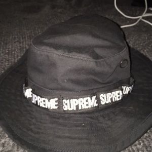 Supreme Season 18 bucket hat